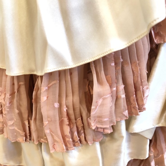 BETSEY JOHNSON Ruffle flower Dress - Picture 4 of 8